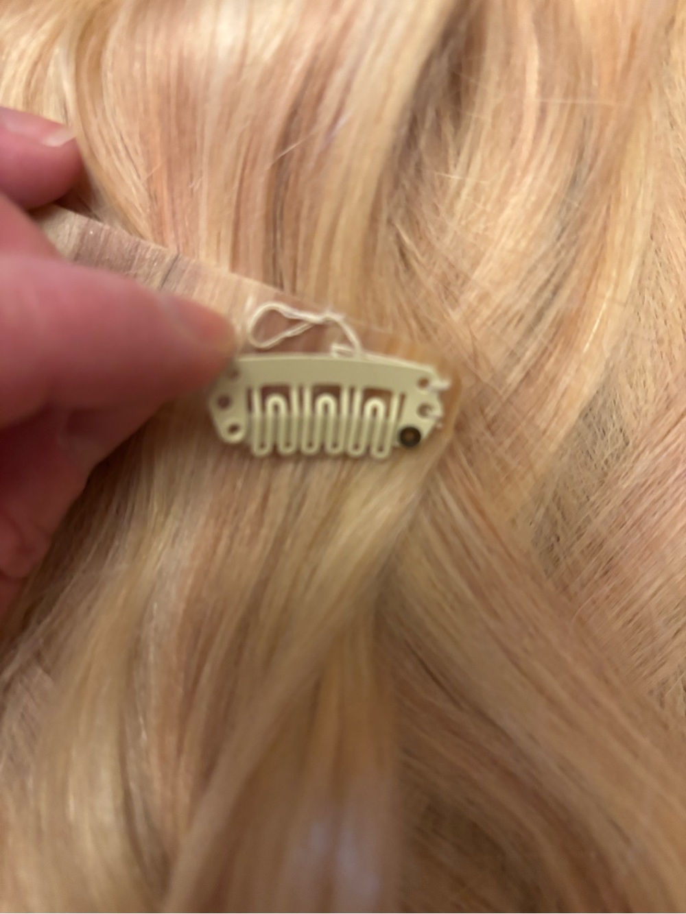 Bellami silk seam 140g butter blonde 16 inch extensions - Picture 11 of 12